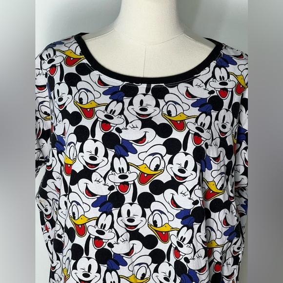 H&M Disney Collaboration Mickey Donald Duck Crewneck  Oversized Tee Size Small - Picture 2 of 10